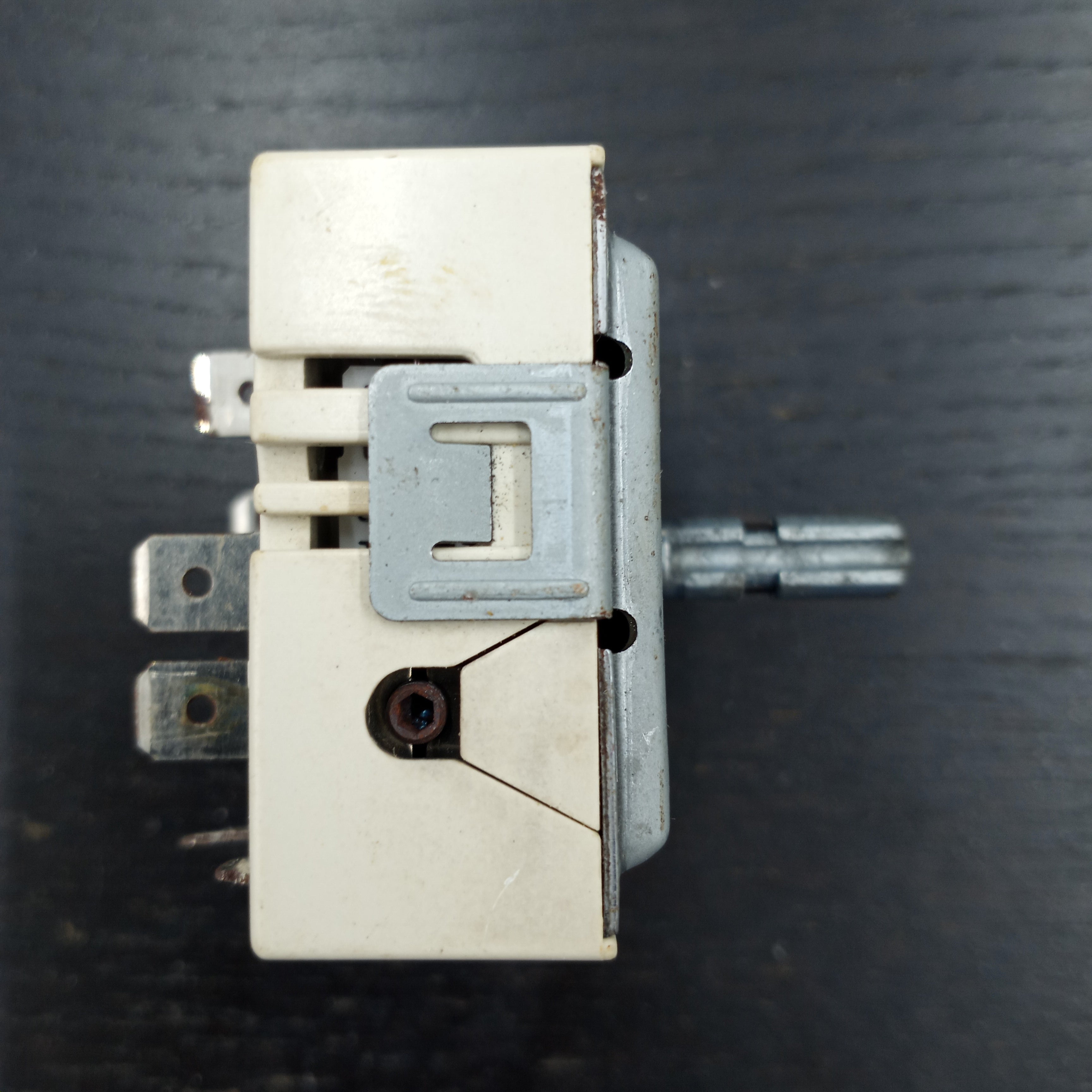 GE Stove Surface Element Control Switch WB24T10119 (5059079042) GE Stove Surface Element Control Switch WB24T10119 (5059079042)